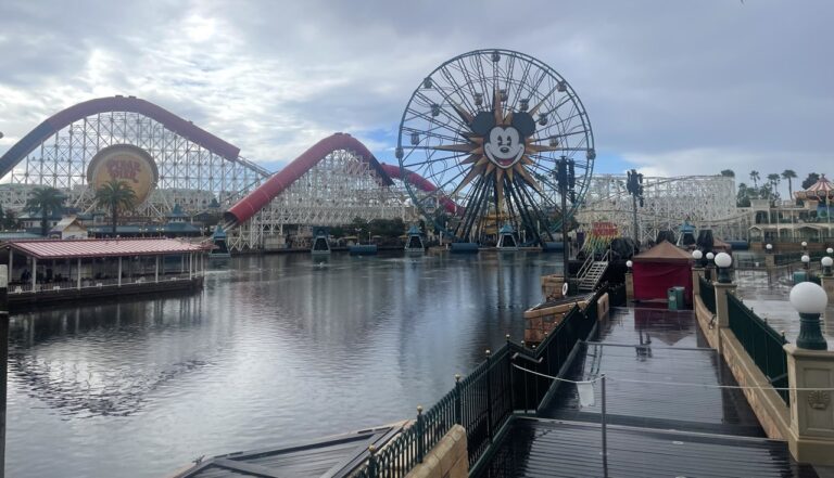 Pixar Pier en California Adventure durante nuestro primer viaje usando puntos